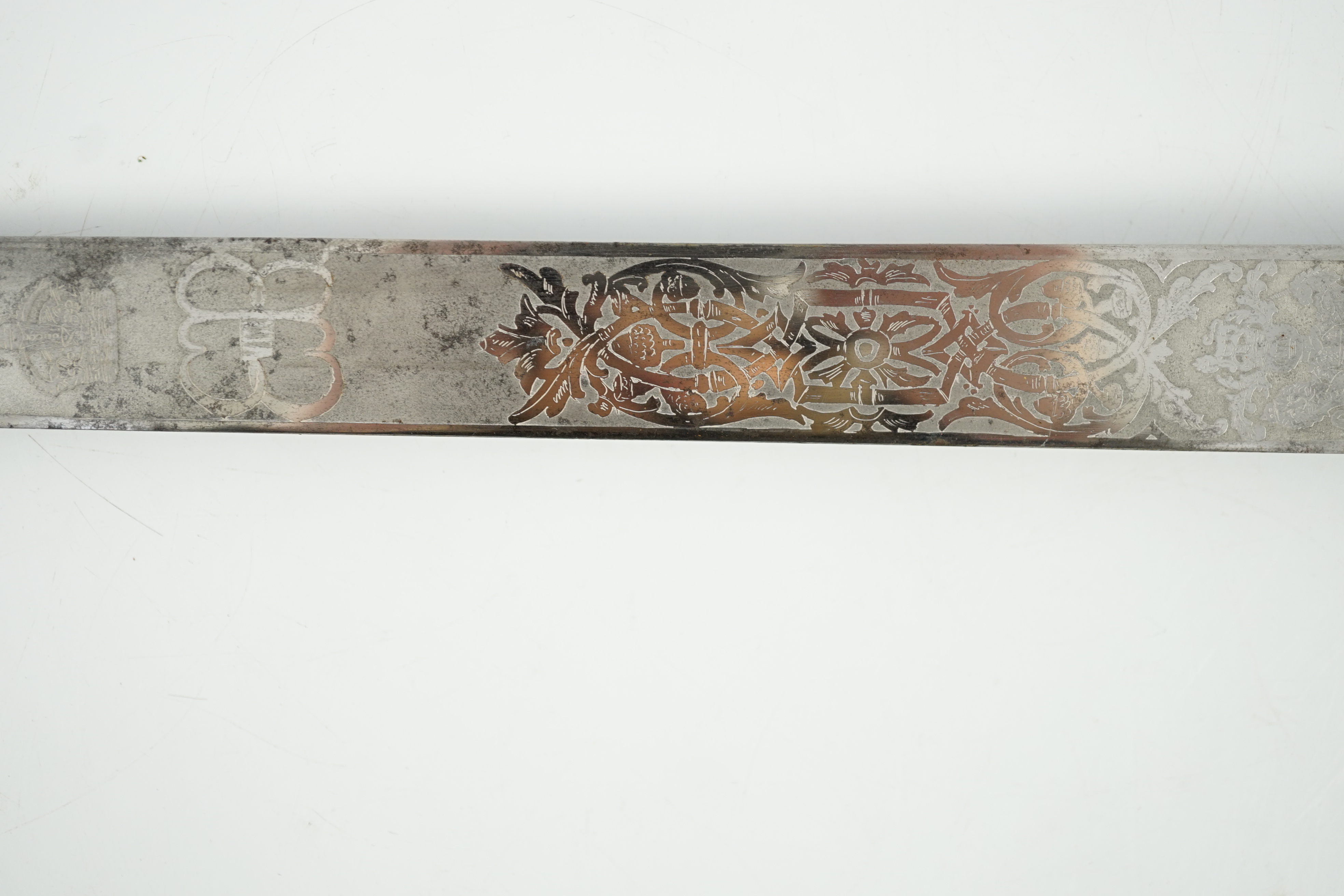 An early 20th century Royal Presentation midshipman's dirk, scabbard 60cm long, without scabbard 59.5cm long